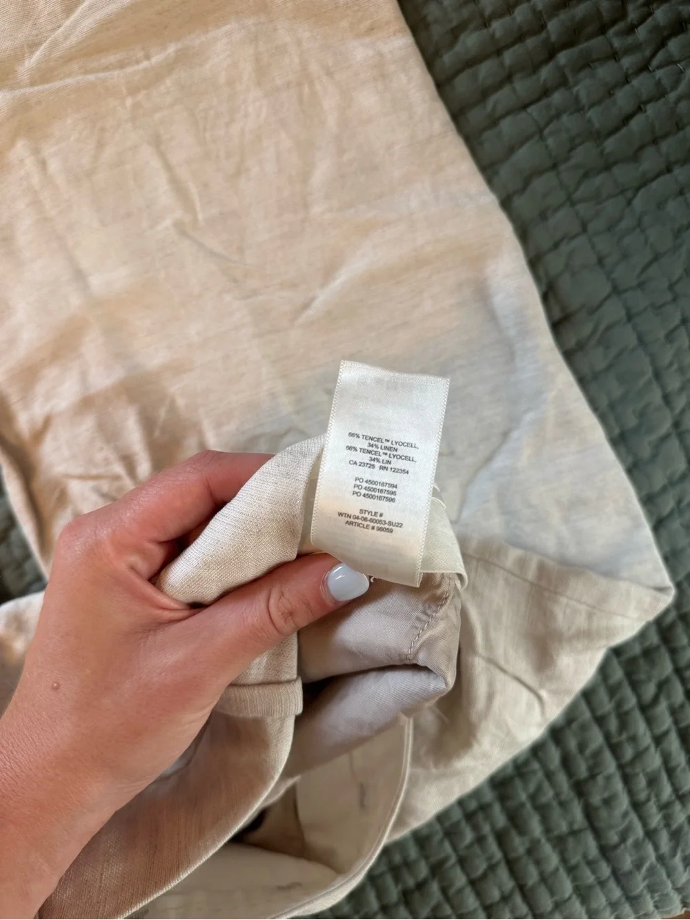 Women’s Aritzia Lightweight Linen Barrel Leg in Light Beige